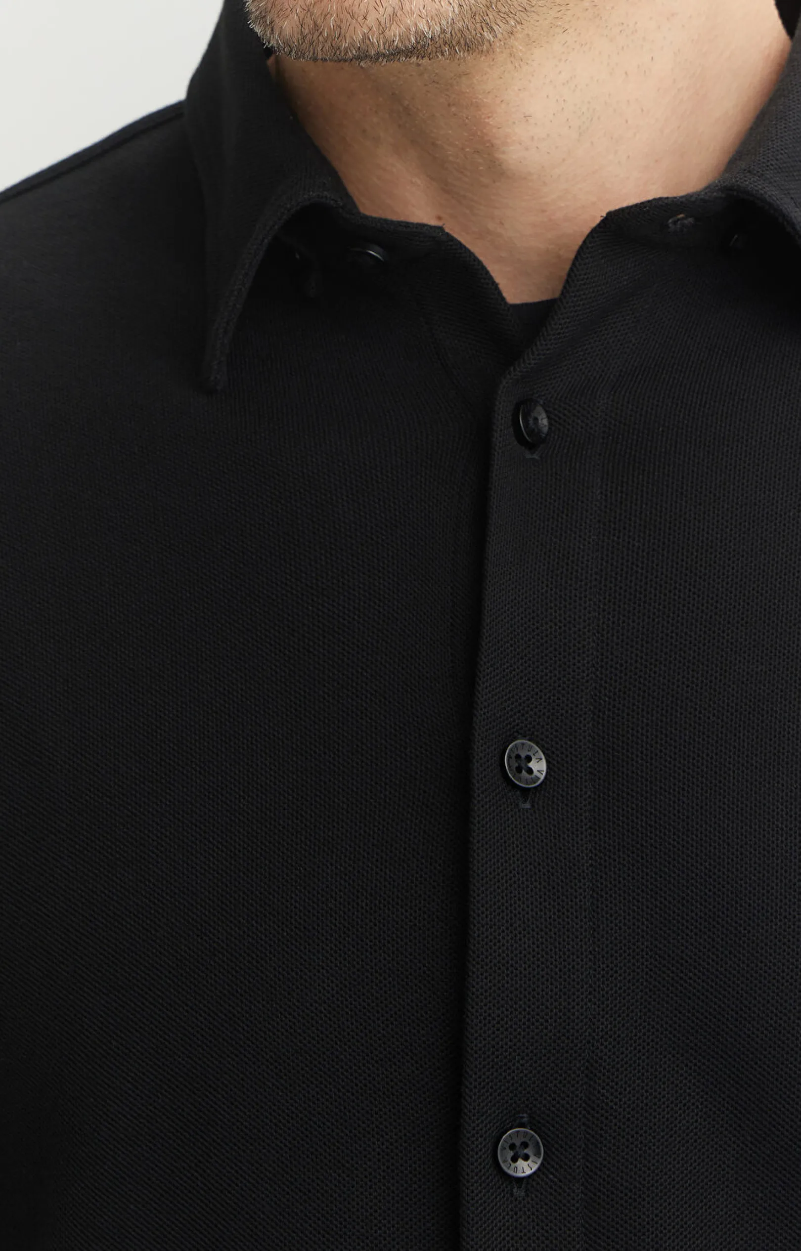 Czarna koszula slim fit w mikrowzór^Vistula Discount